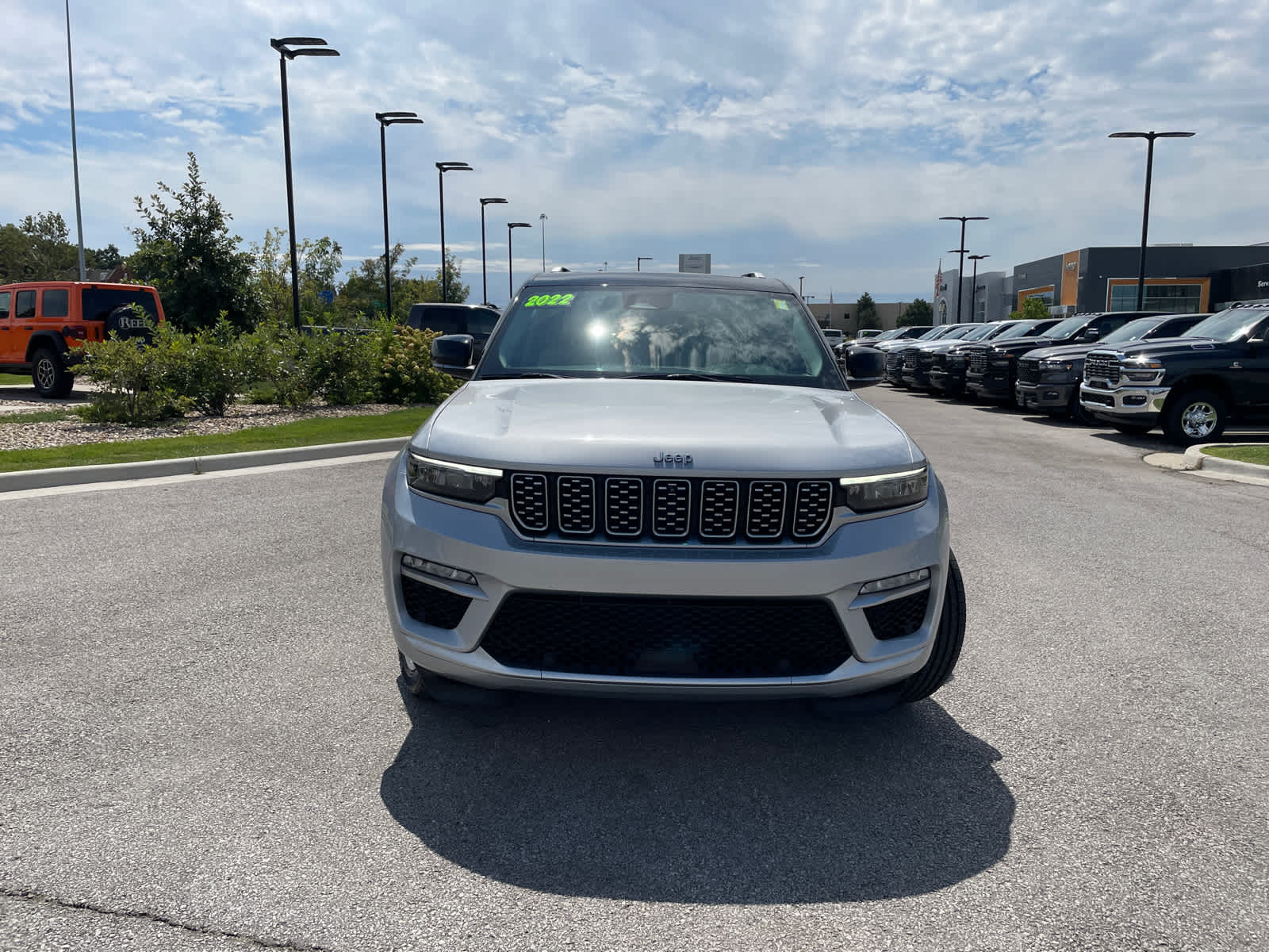 2022 Jeep Grand Cherokee Summit photo 3
