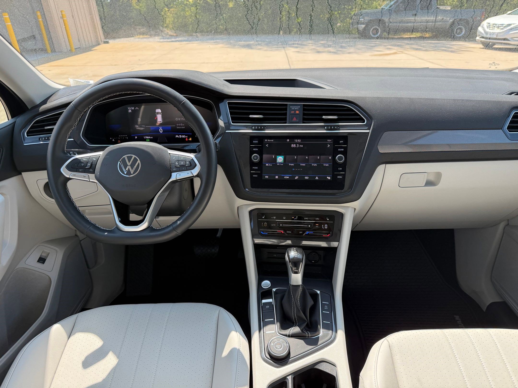 2024 Volkswagen Tiguan SE Wolfsburg Edition photo 13