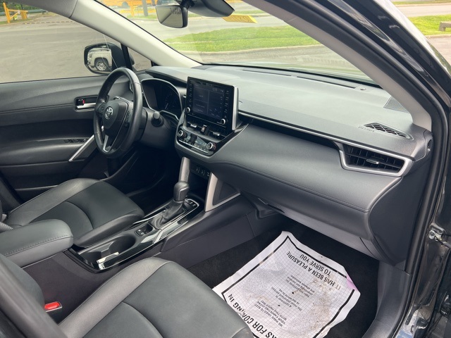 2022 Toyota Corolla Cross XLE photo 16