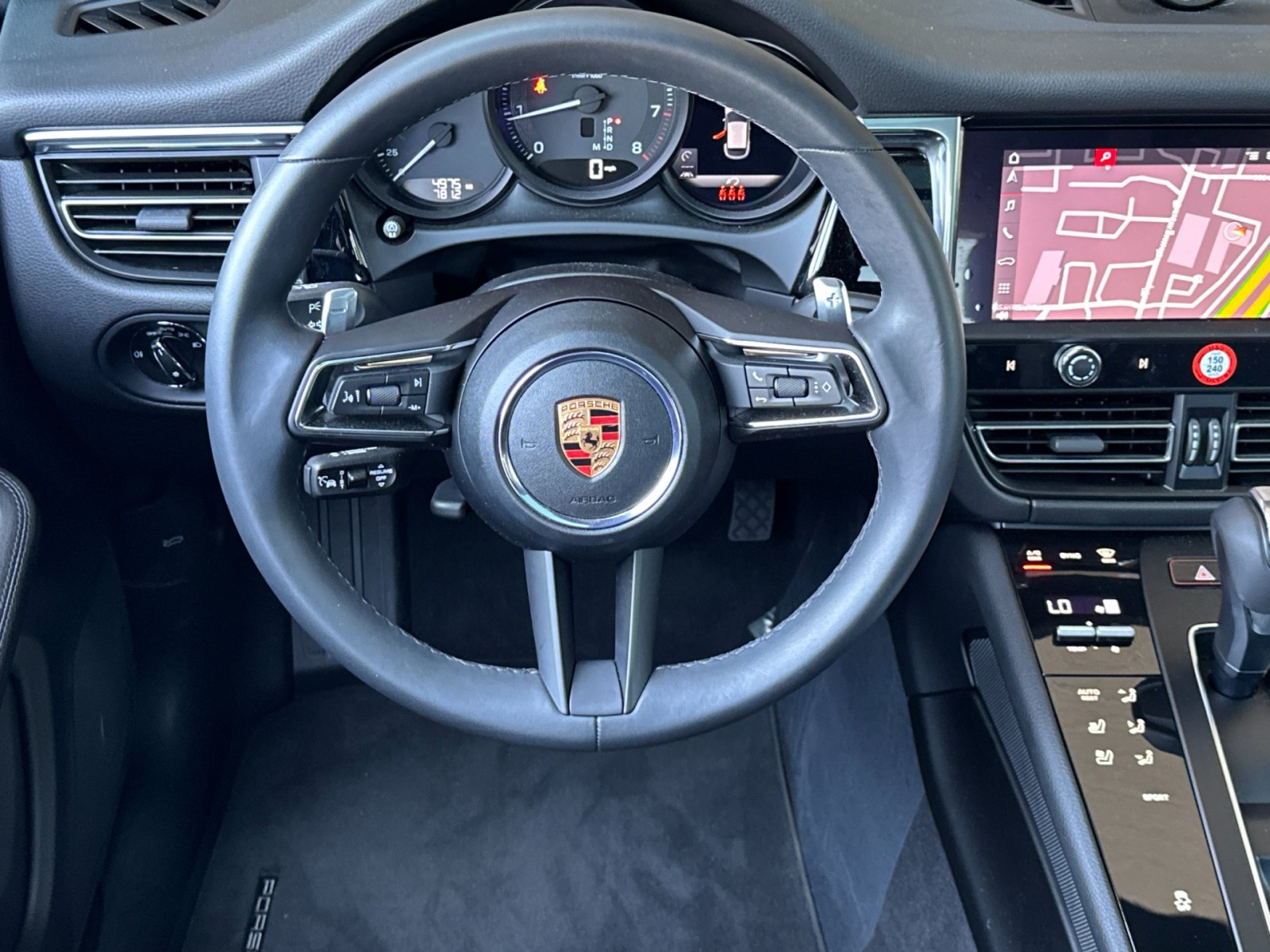 2025 Porsche Macan T photo 15