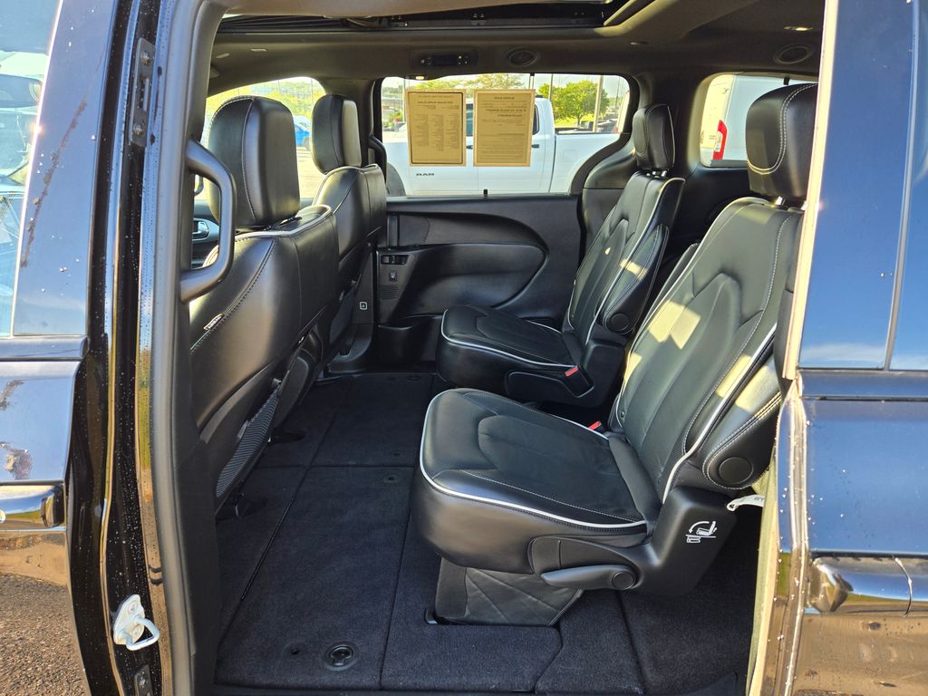 2025 Chrysler Pacifica Limited photo 26