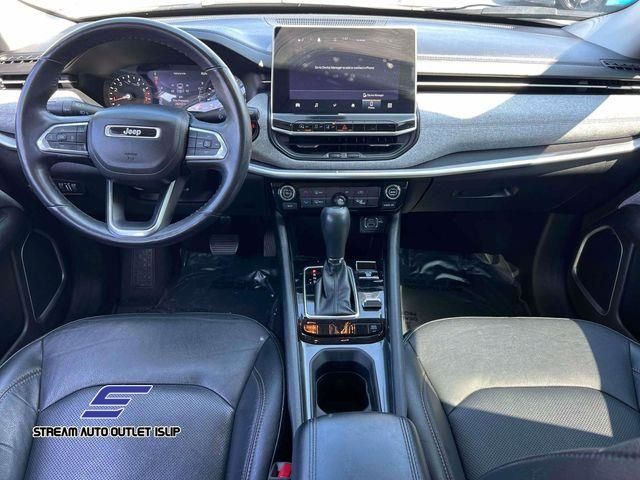 2022 Jeep Compass Latitude Lux photo 13