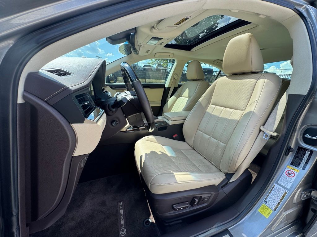 2017 Lexus ES 350 Luxury photo 32