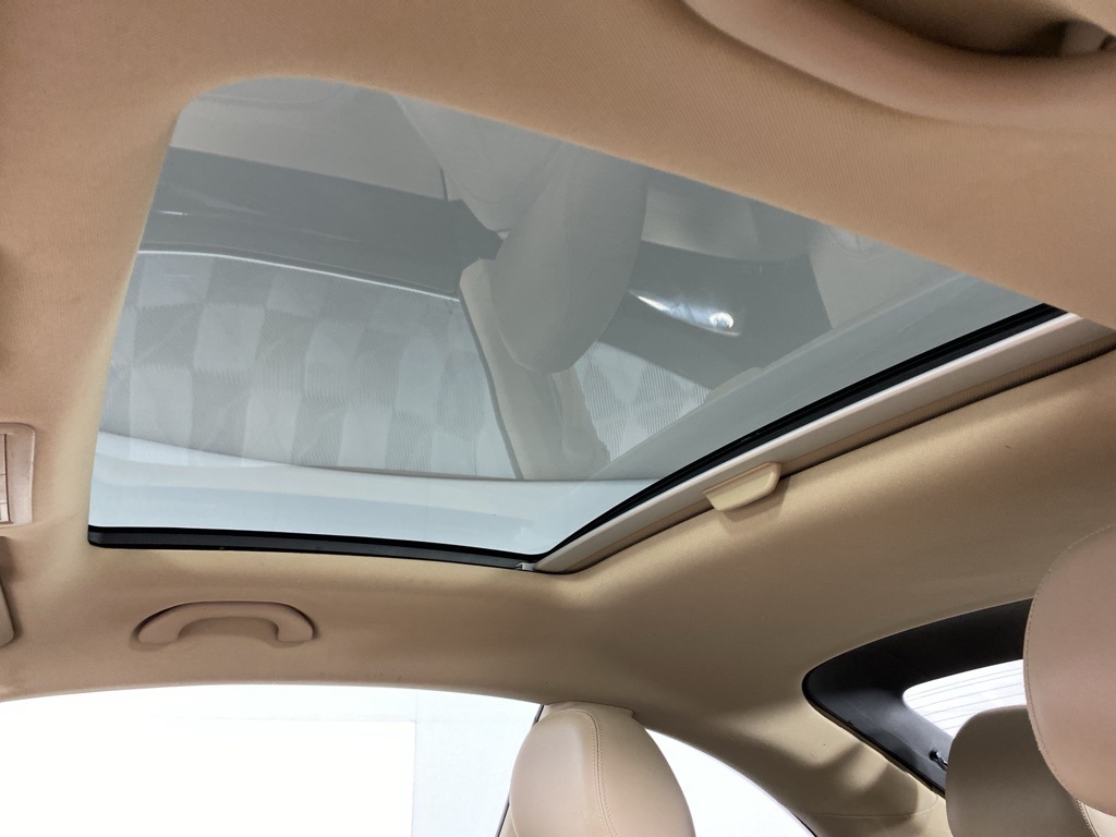 2019 Volkswagen Beetle SE photo 3