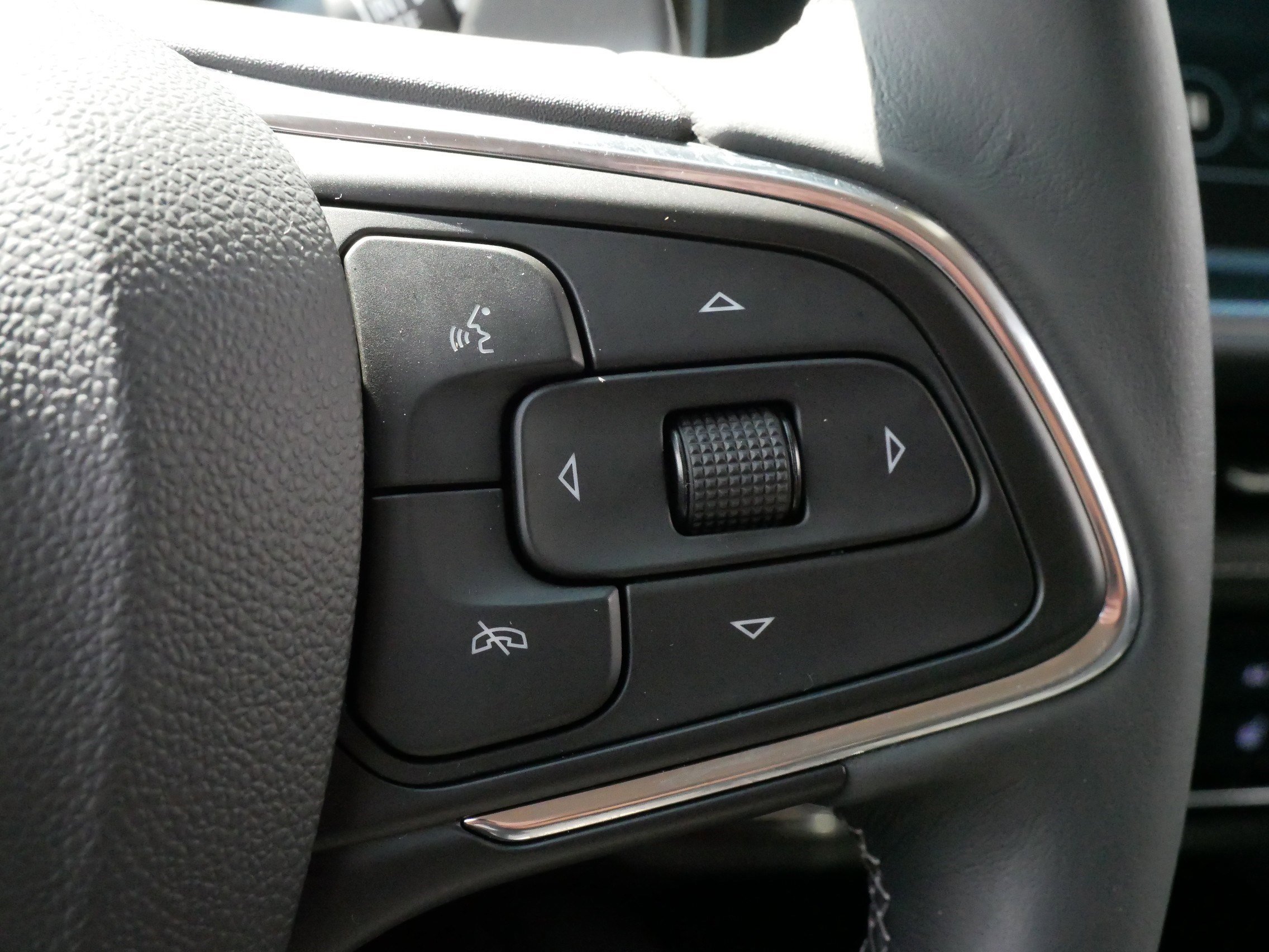 2021 Buick Envision Essence photo 25
