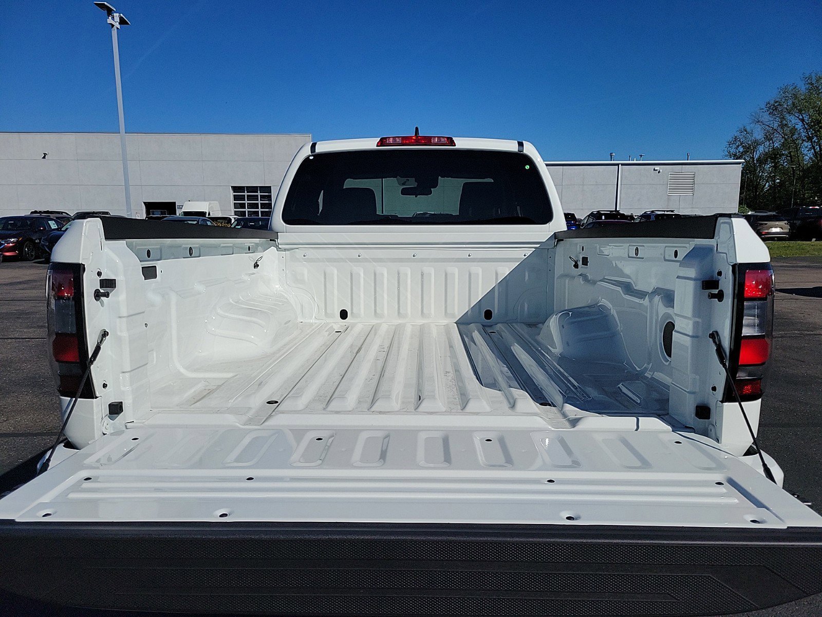 2025 Nissan Frontier SV photo 8
