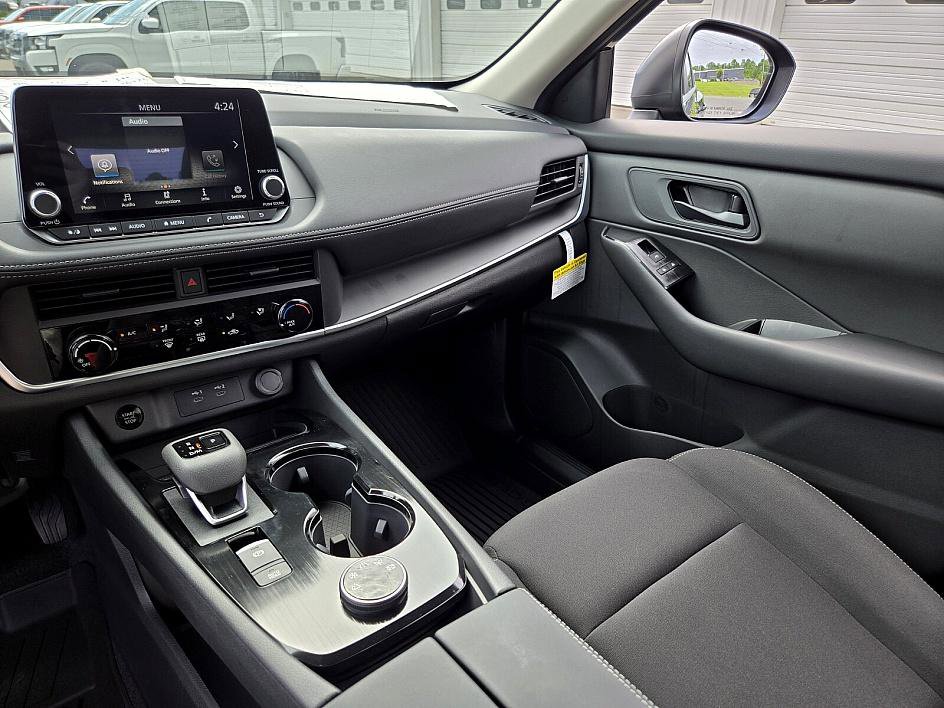 2026 Nissan Rogue S photo 12