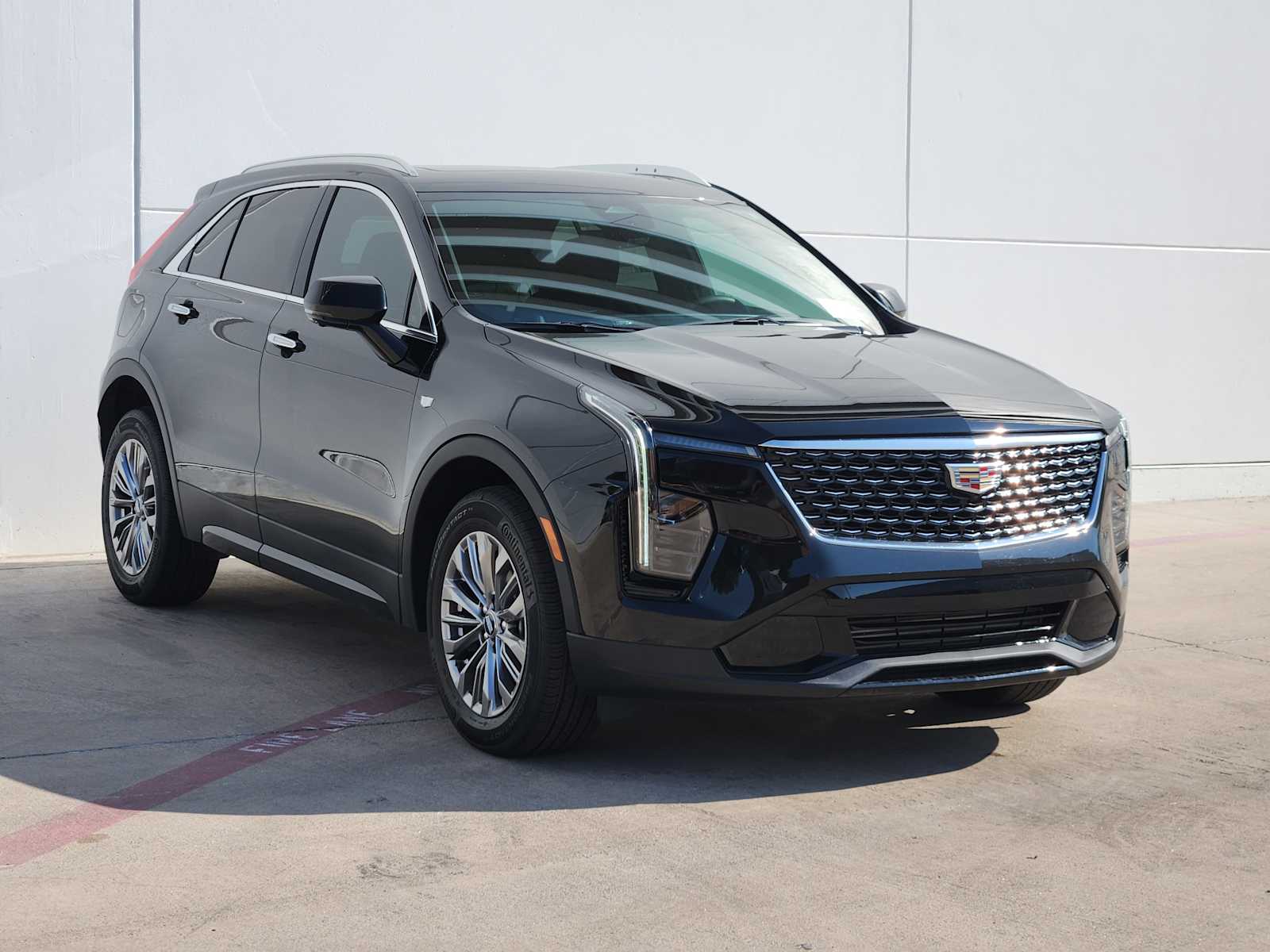 2025 Cadillac XT4 Premium Luxury photo 2
