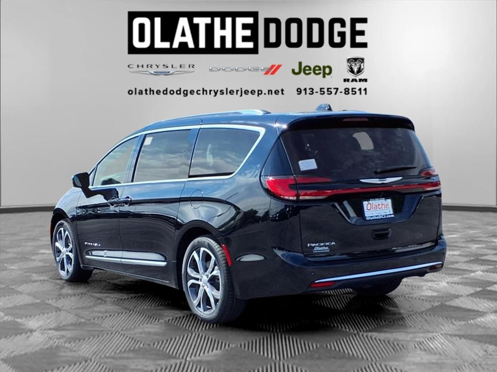 2026 Chrysler Pacifica Pinnacle photo 3