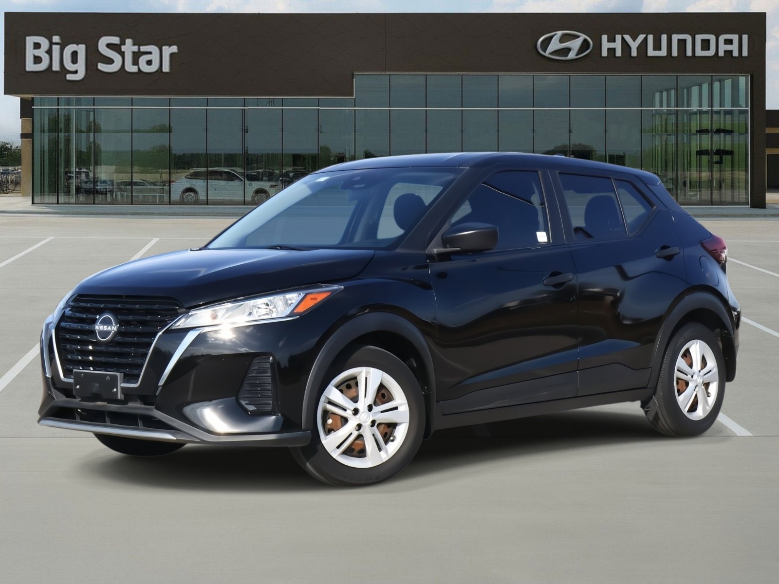 2022 Nissan Kicks S's photo