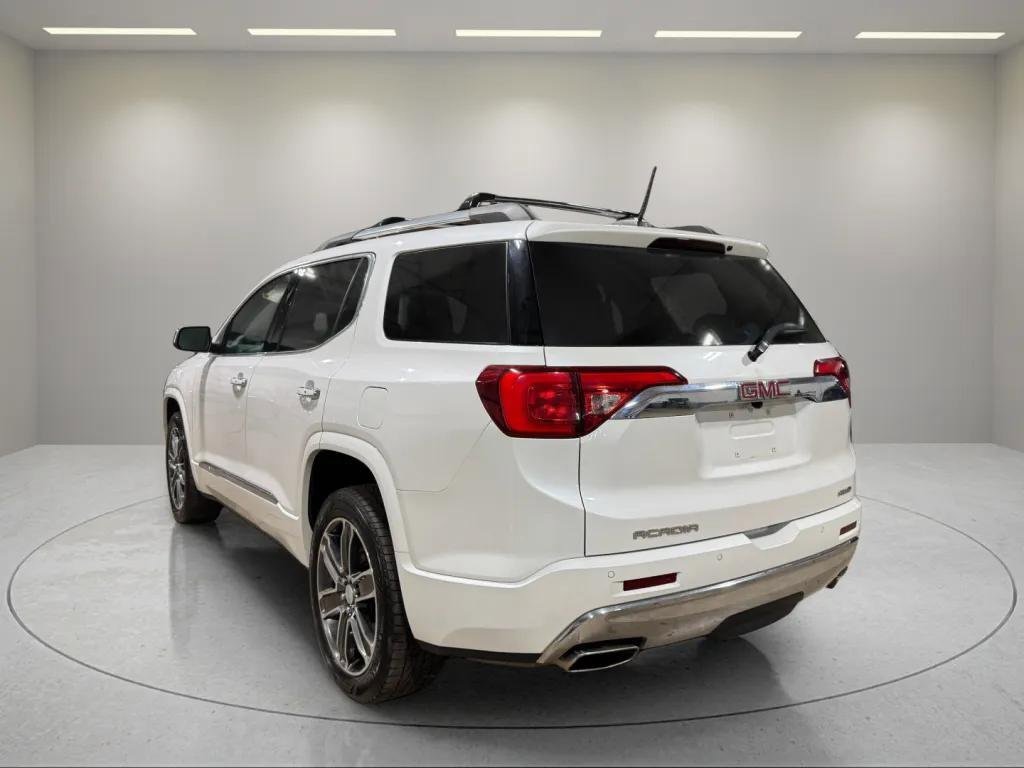 2017 Gmc Acadia Denali photo 3