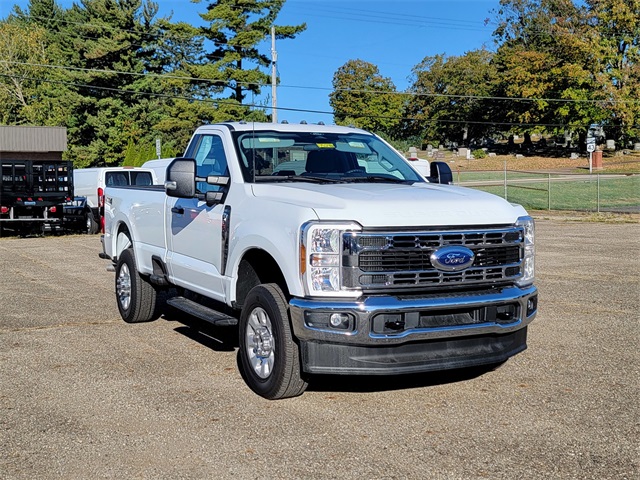 2024 Ford F-350 XLT photo 2
