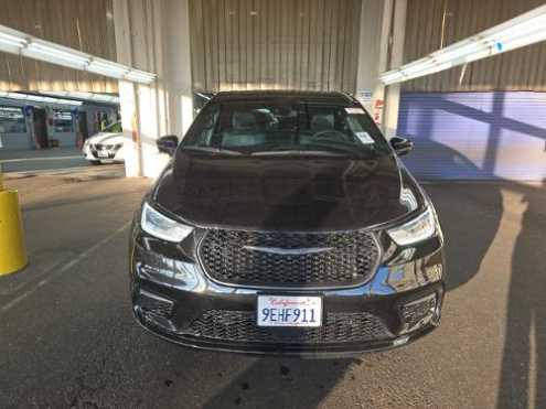 Used 2022 Chrysler Pacifica Hybrid Touring L with VIN 2C4RC1L75NR207638 for sale in Kansas City