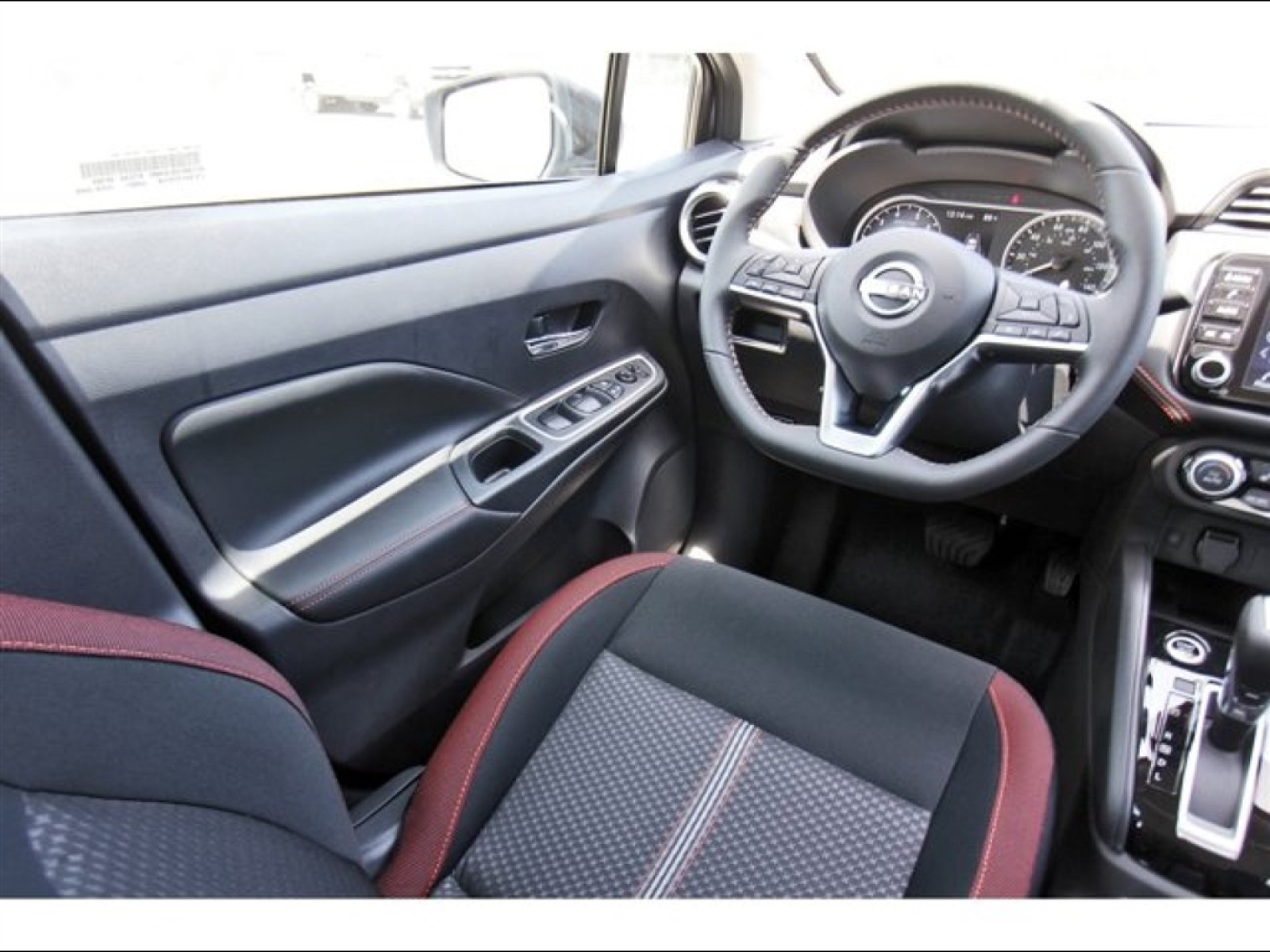 2025 Nissan Versa SR - 6