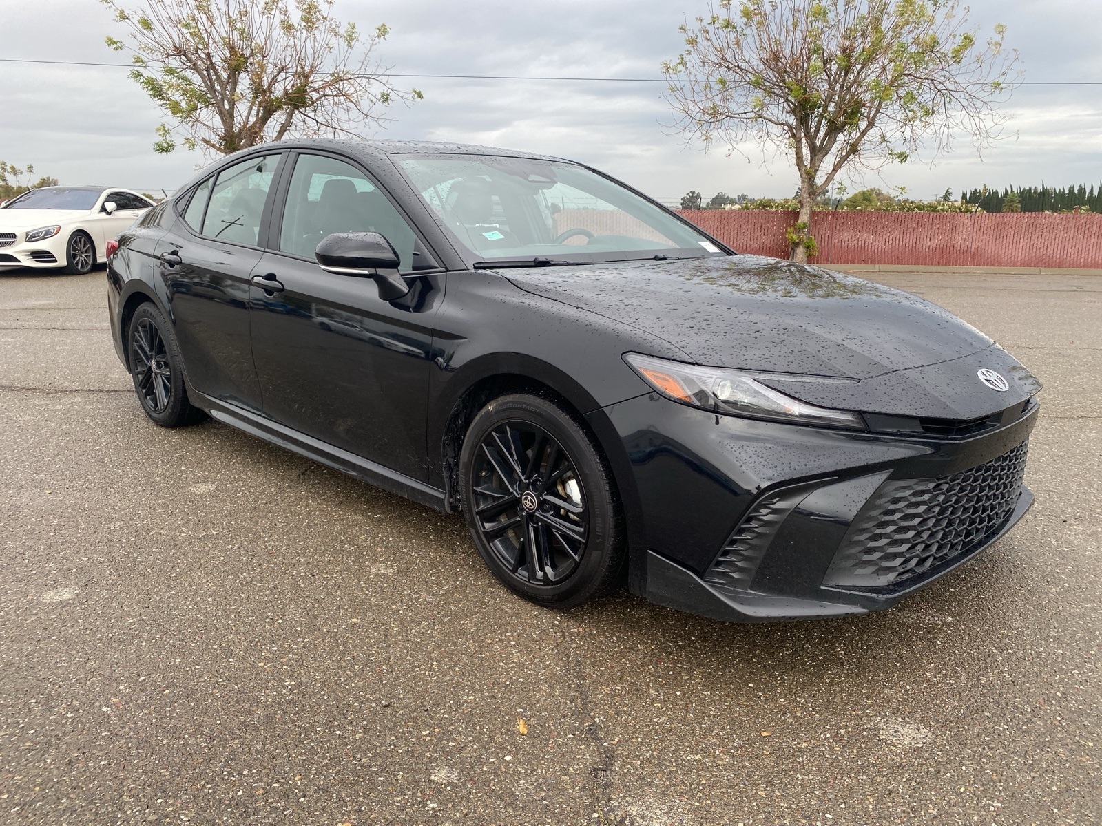 2025 Toyota Camry SE photo 3