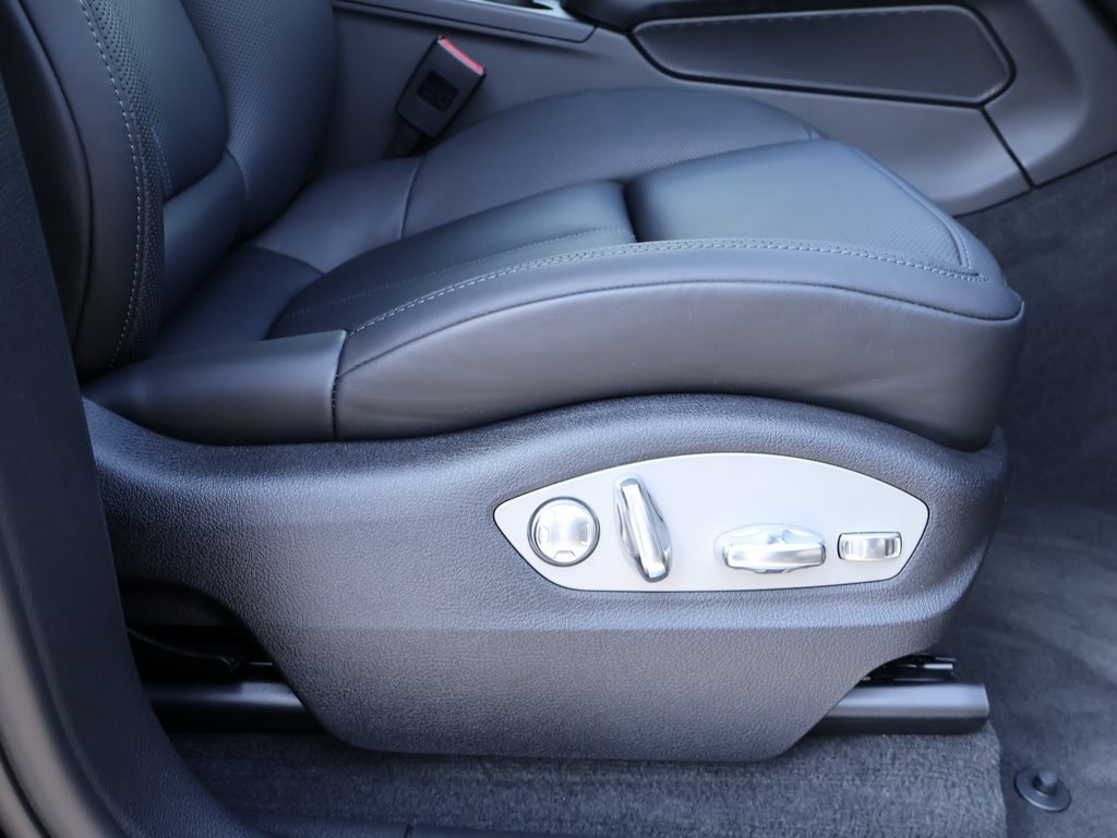 2022 Porsche Macan S photo 11