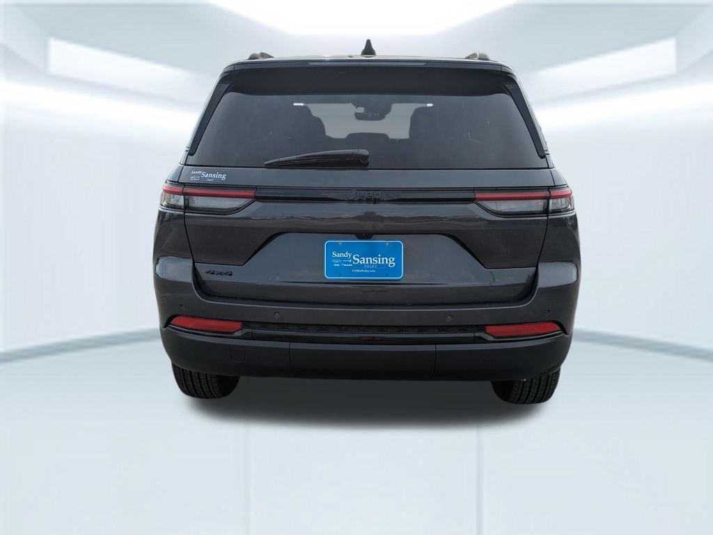 2025 Jeep Grand Cherokee Altitude photo 4