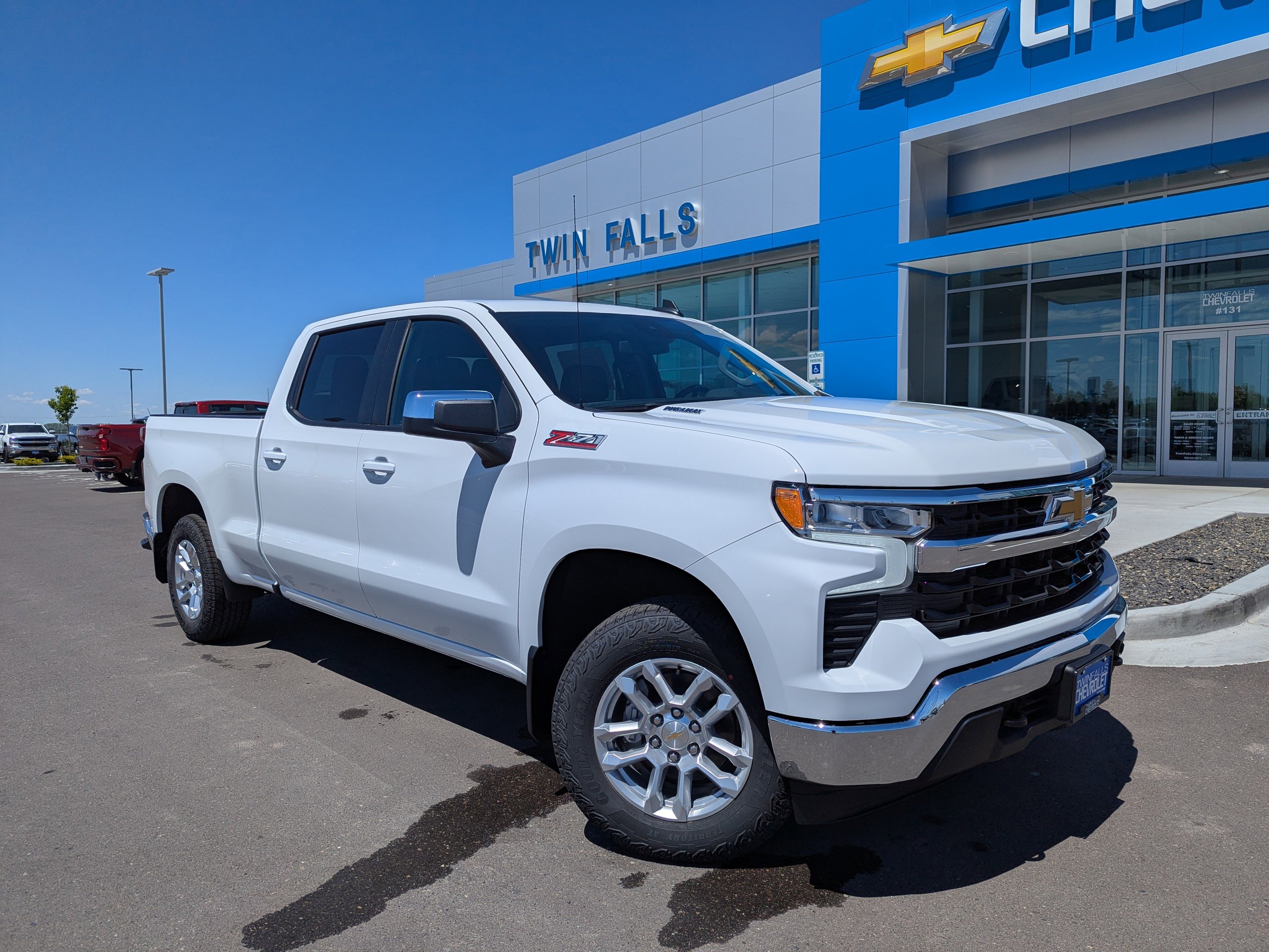 2025 Chevrolet Silverado 1500 LT's photo