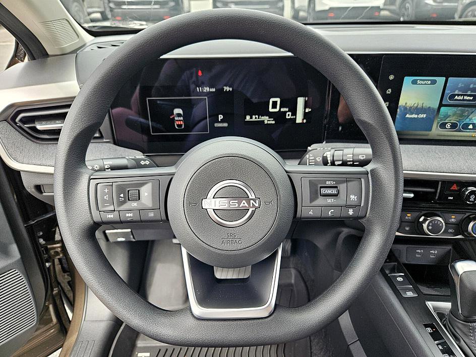 2025 Nissan Kicks SV photo 21