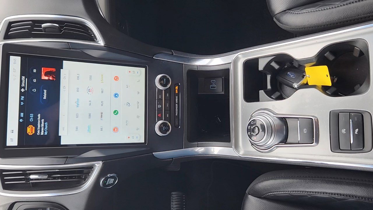 2023 Ford Edge Titanium photo 16