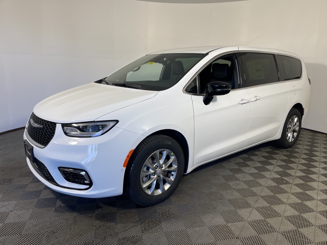 2026 Chrysler Pacifica photo 3