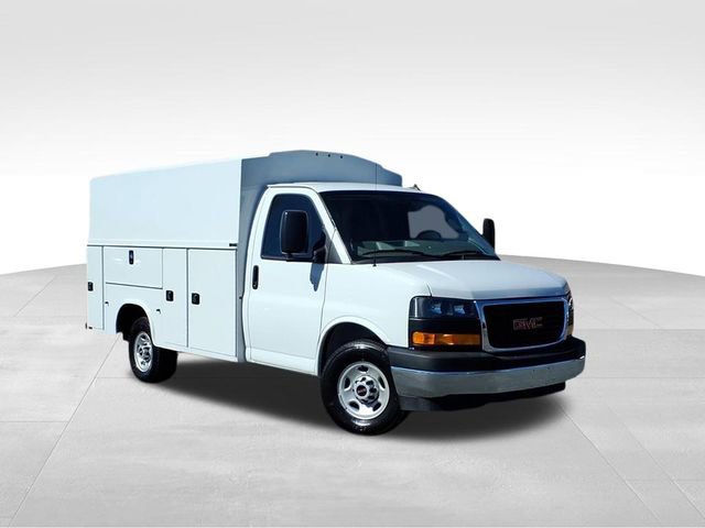 2025 GMC Savana LT's photo