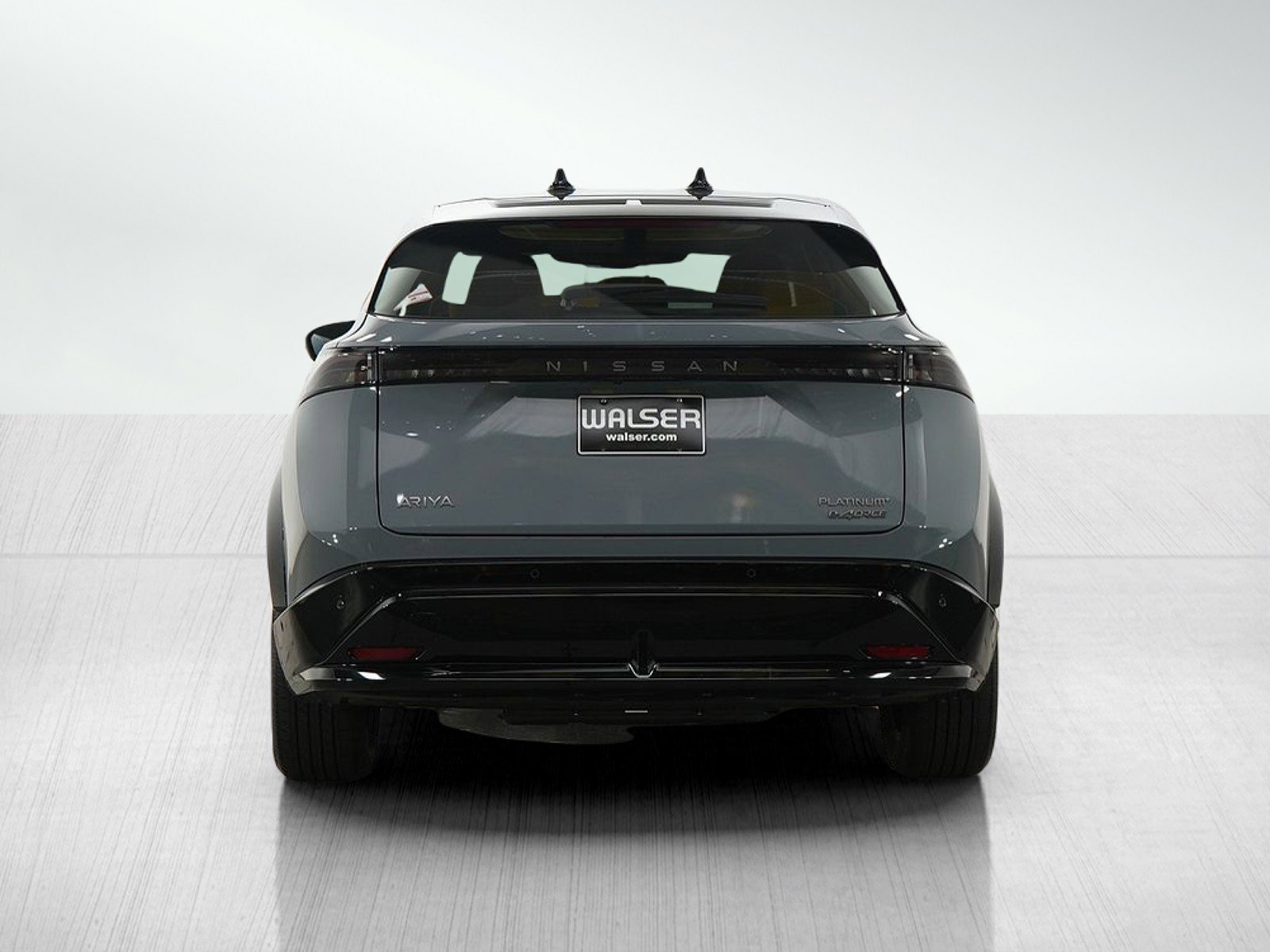 2024 Nissan ARIYA Platinum photo 4