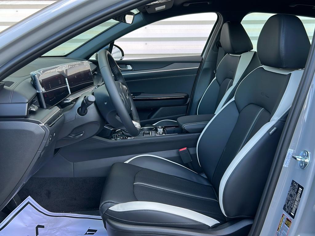 2026 Kia K5 GT-Line photo 8