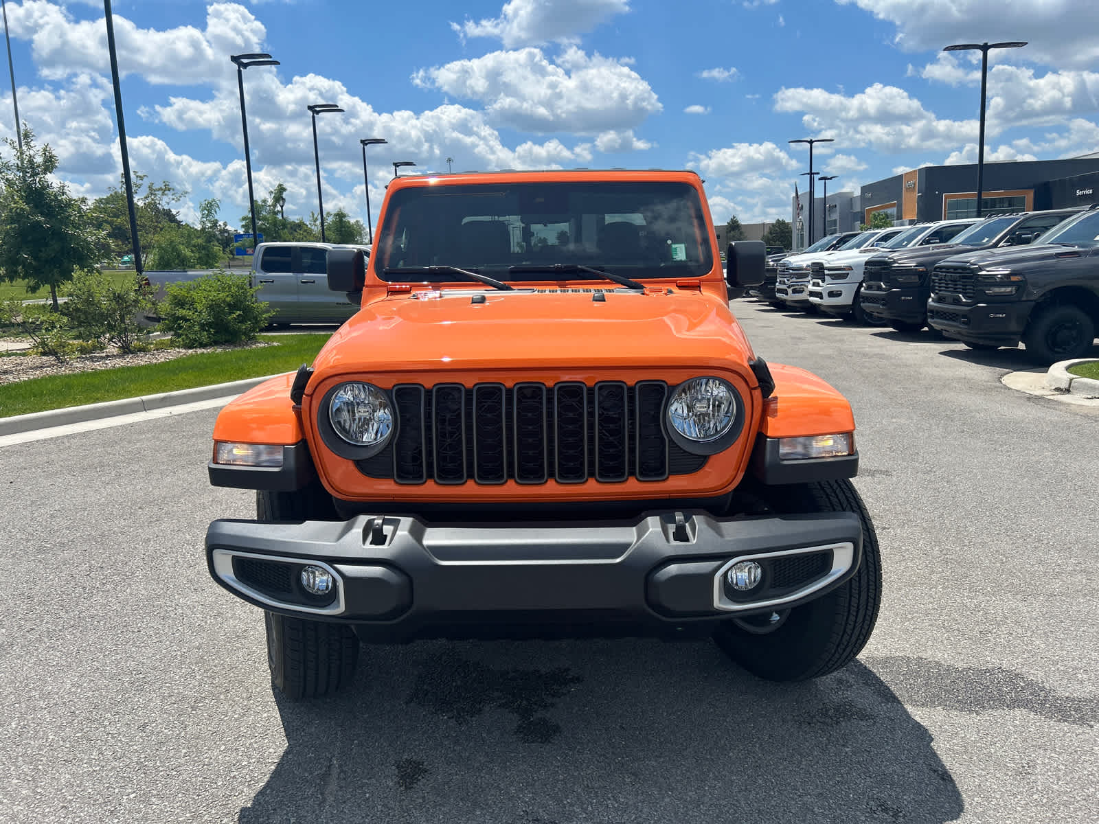 2025 Jeep Gladiator Willys Sport S photo 2