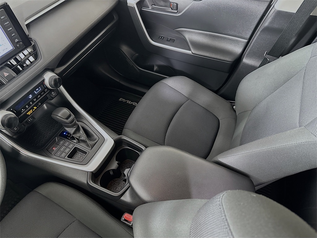 2019 Toyota RAV4 LE photo 21