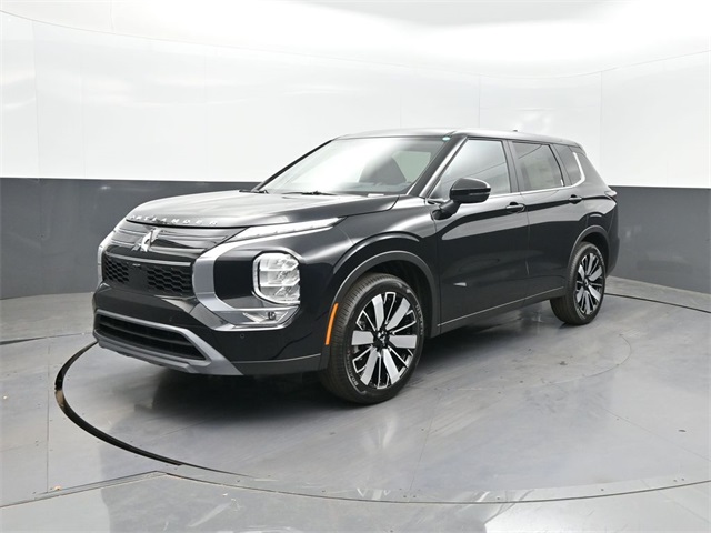 2025 Mitsubishi Outlander SE's photo