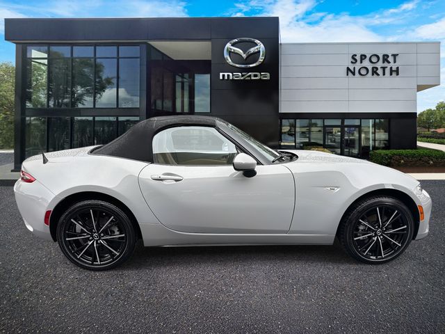 2025 Mazda MX-5 Miata Miata Grand Touring photo 2