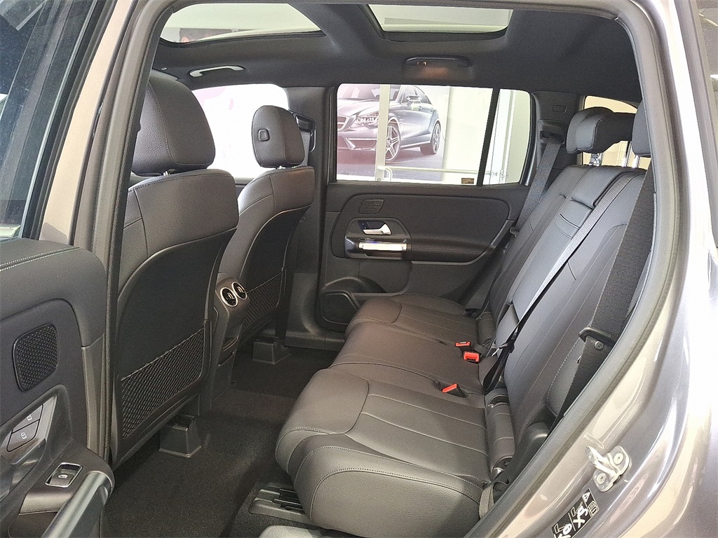 2026 Mercedes Benz GLB 250 4MATIC photo 7