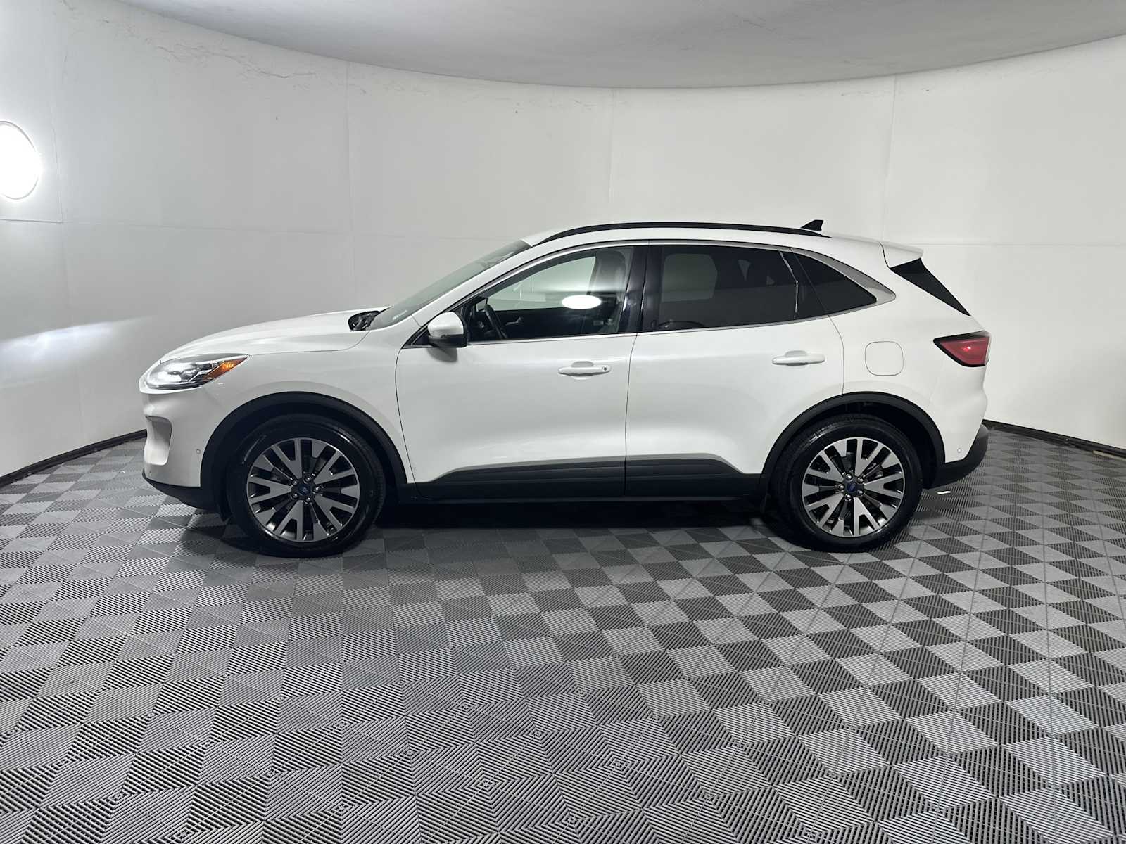 2020 Ford Escape Titanium photo 4