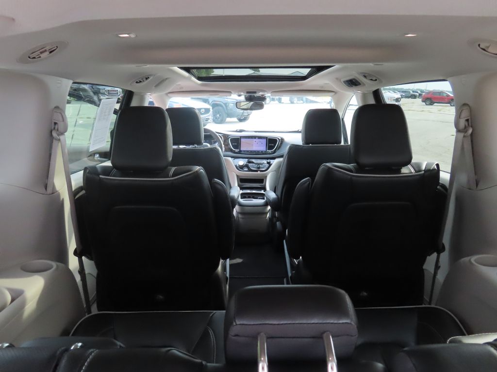 2023 Chrysler Pacifica Hybrid Limited photo 21