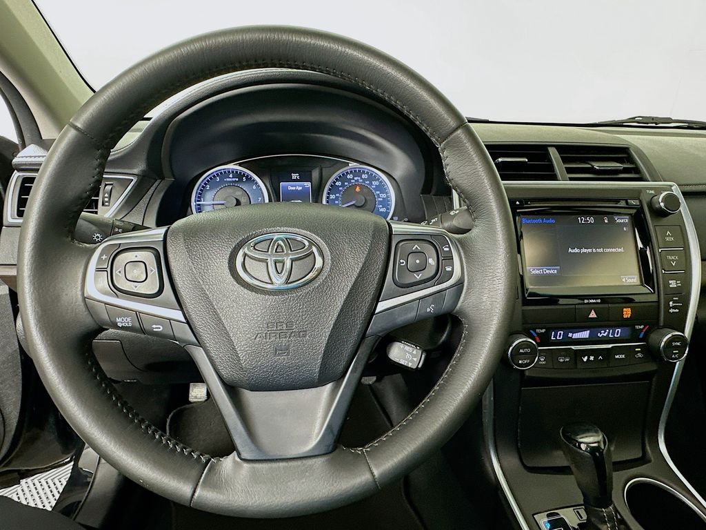 2017 Toyota Camry XLE photo 10