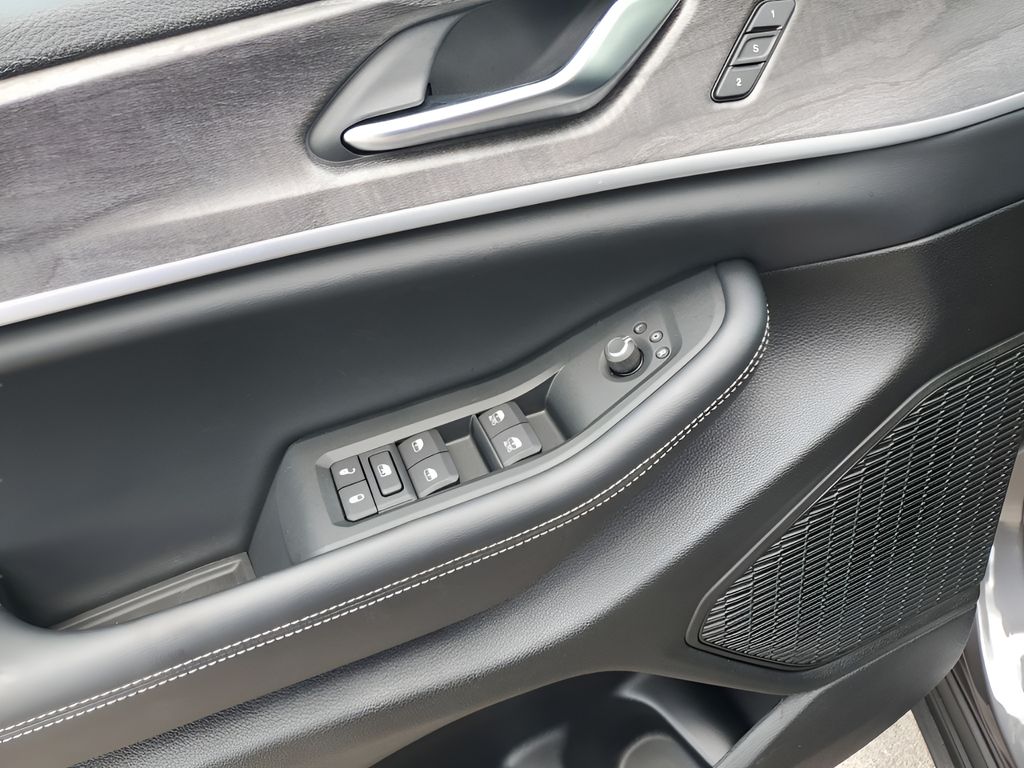 2025 Jeep Grand Cherokee Limited photo 27
