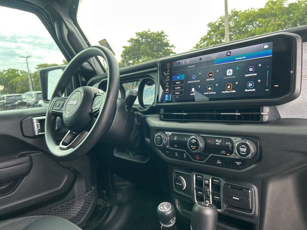2024 Jeep Gladiator photo 22