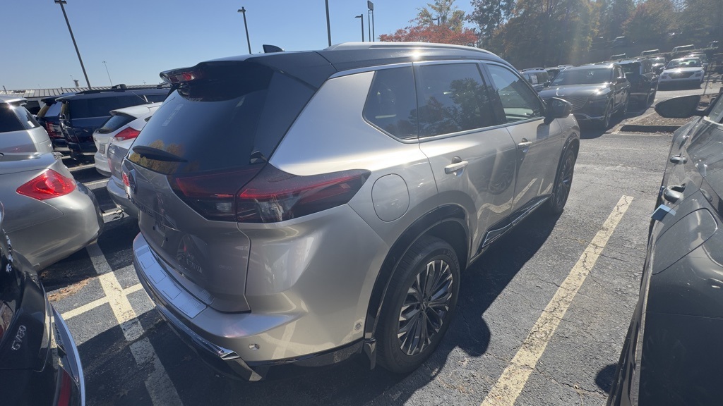 2025 Nissan Rogue Platinum photo 3