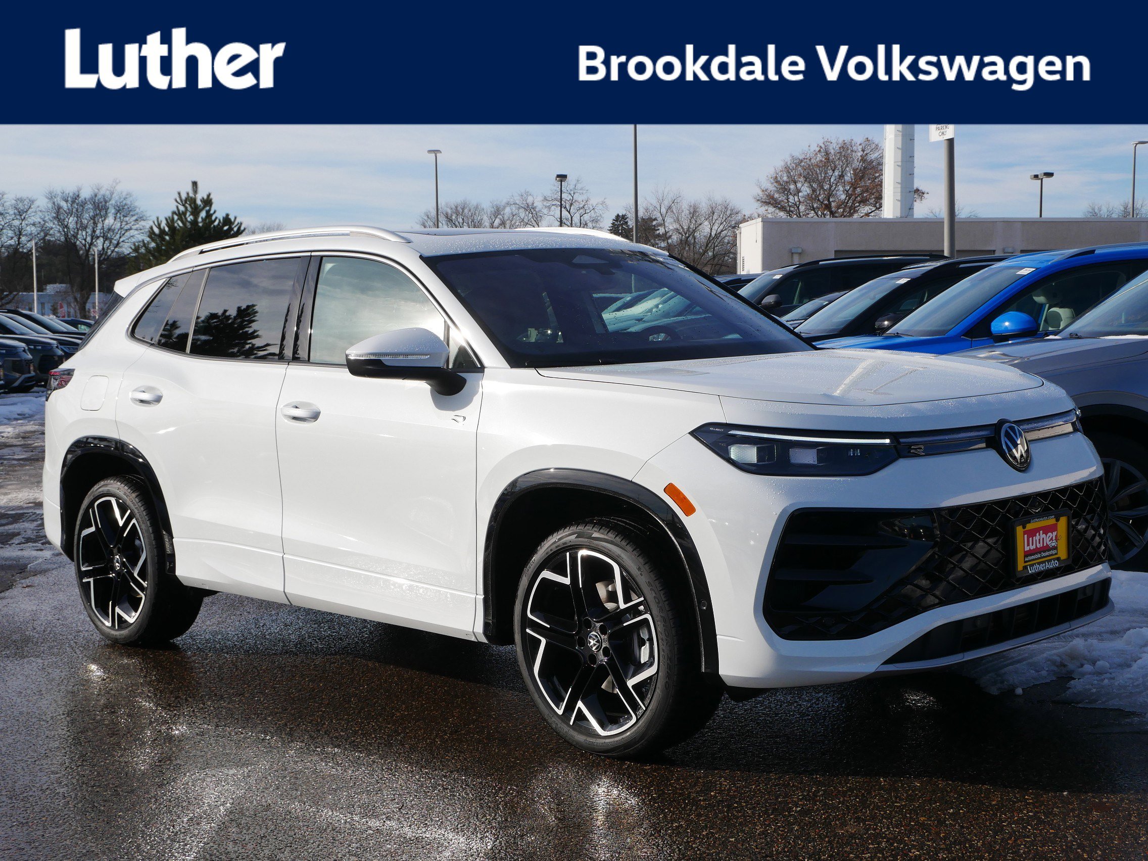 2026 Volkswagen Tiguan SEL R-LINE TURBO's photo