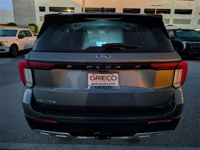 2025 Ford Explorer photo 9