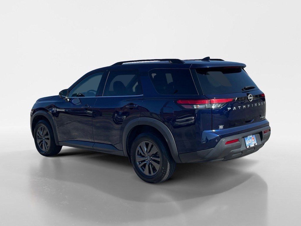 2022 Nissan Pathfinder SV photo 2