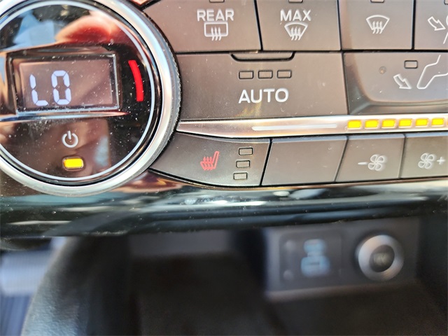 2021 Ford Escape Titanium Hybrid photo 21