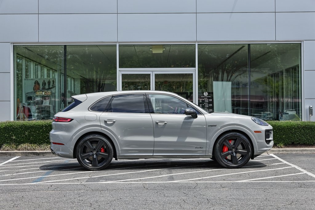 2025 Porsche Cayenne Turbo E-Hybrid photo 7