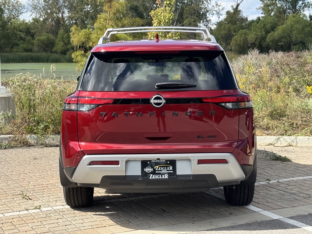 2025 Nissan Pathfinder SL photo 3