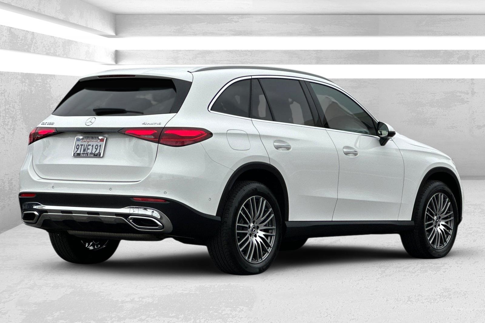 2025 Mercedes Benz GLC 300 4MATIC photo 3