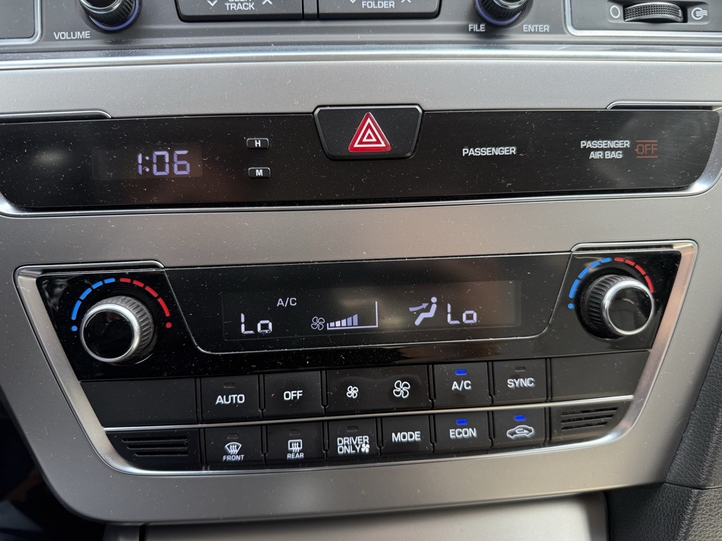 2016 Hyundai Sonata SE Hybrid photo 22