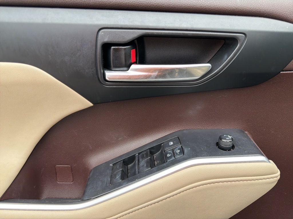 2020 Toyota Highlander XLE photo 4