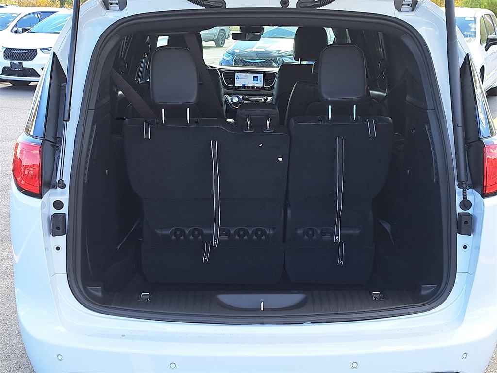 2026 Chrysler Voyager LX photo 2