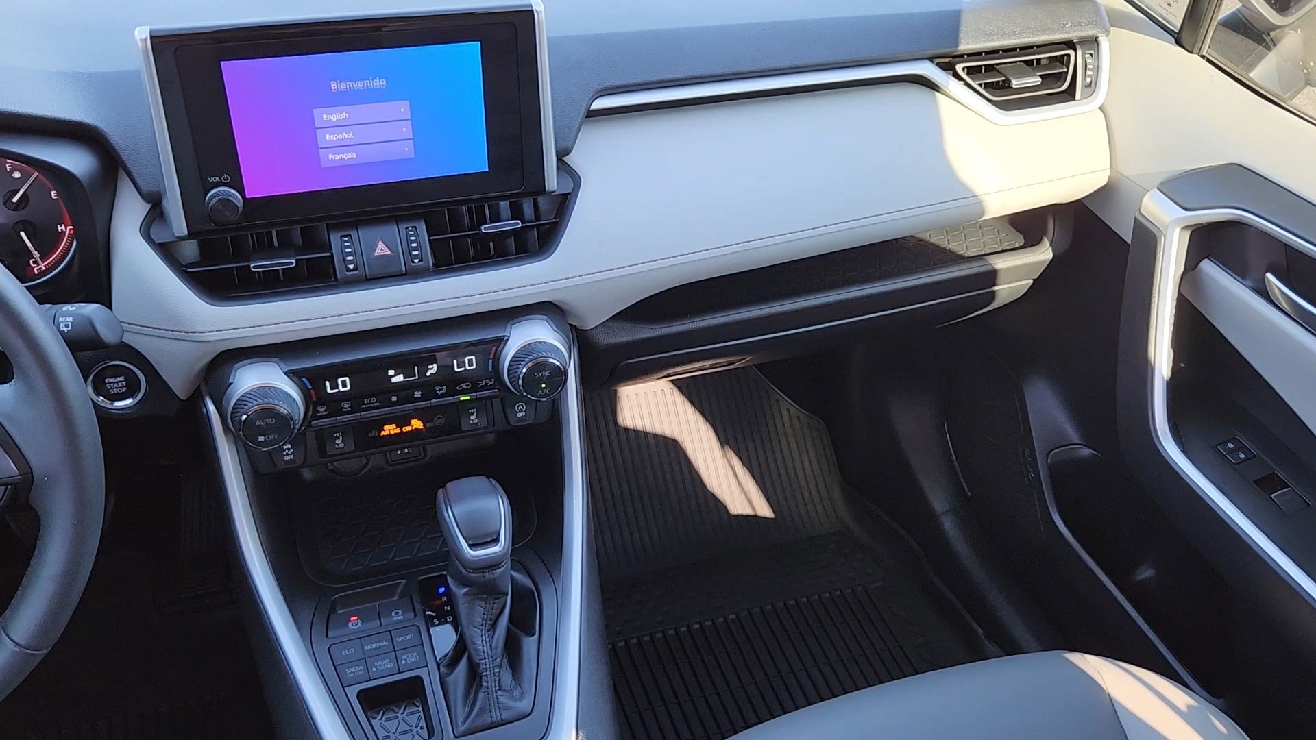 2023 Toyota RAV4 XLE Premium photo 6